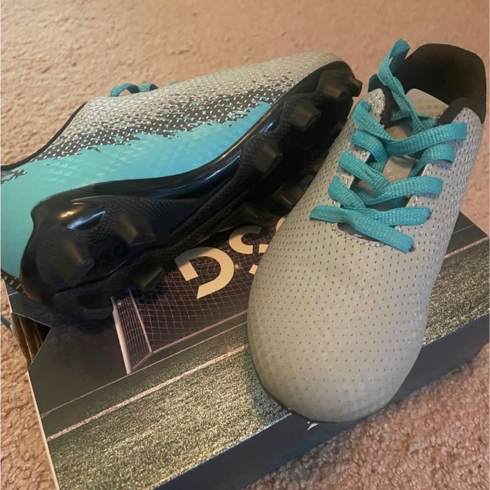 ⚽️ Soccer Cleats - Size 12K